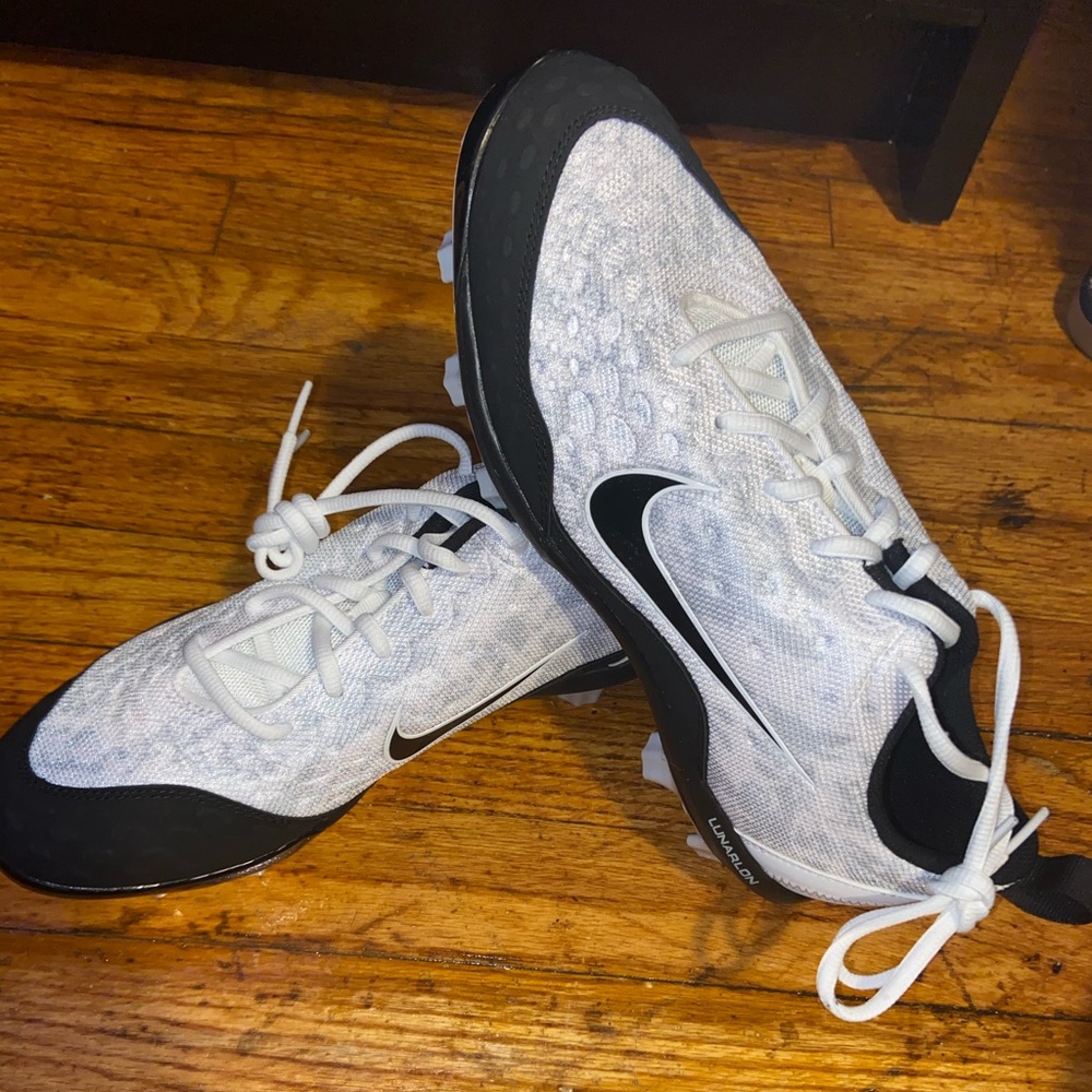 Women nike hyperdiamond softball cleats size 10